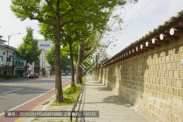 韓國(guó)景福宮宮墻外的步行小道