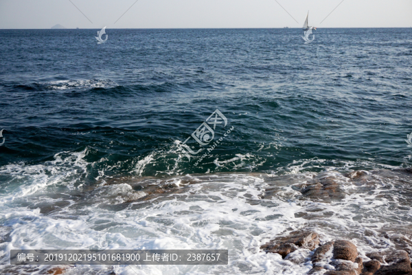 礁石浪花