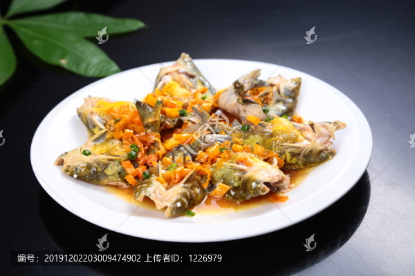 醬椒蒸黃骨魚(yú)