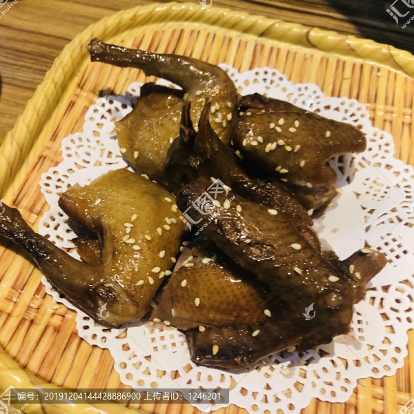 脆皮烤乳鴿