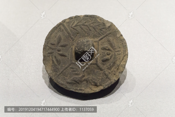 宋代方鈕花鳥紋陶印模