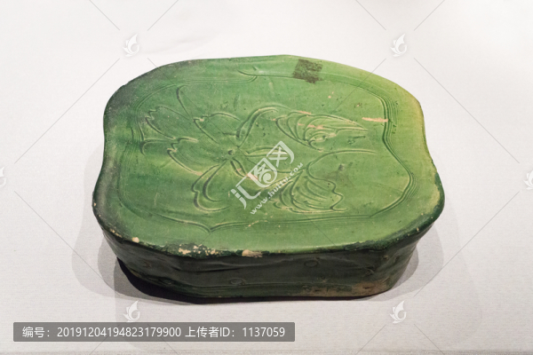 宋代綠釉花卉紋枕