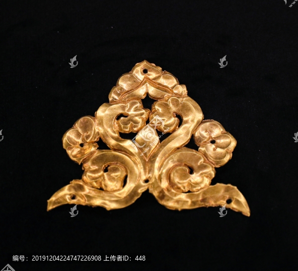 唐花草紋金飾片