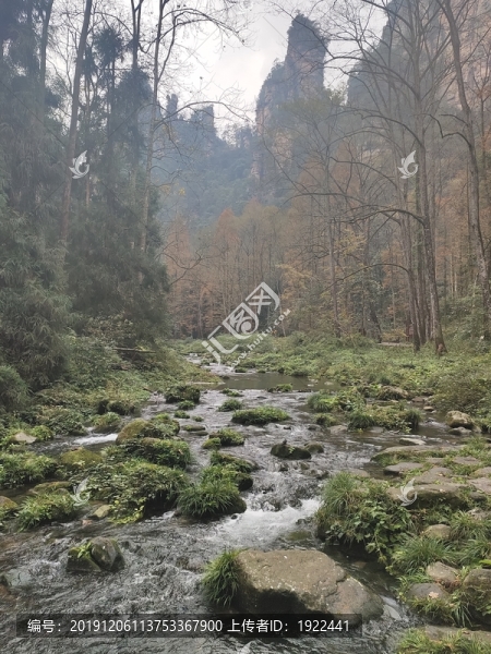 溪水