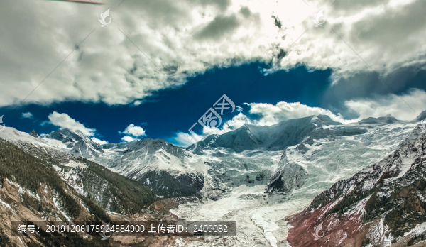 西藏雪山