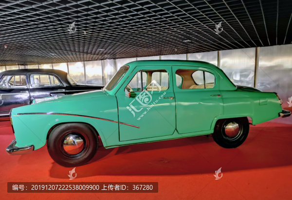 國(guó)產(chǎn)上海老款轎車