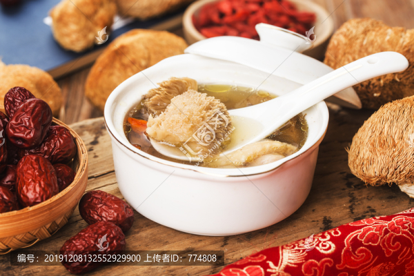 猴頭菇燉雞湯
