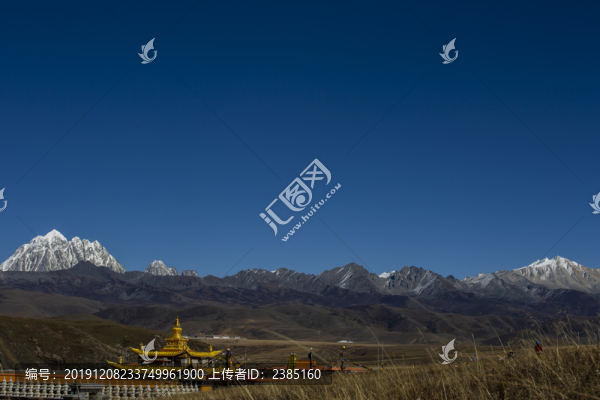 川西雪山下的塔公寺
