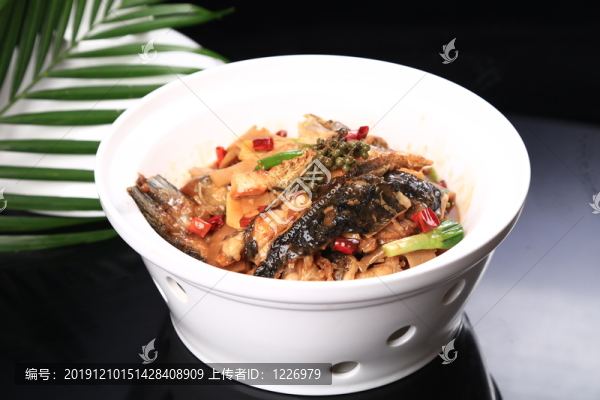 酸筍炆大魚頭