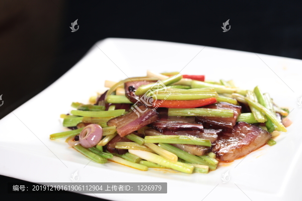 香芹大蒜炒湖南臘肉