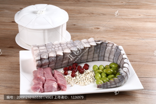 川貝青欖燉鱷魚尾