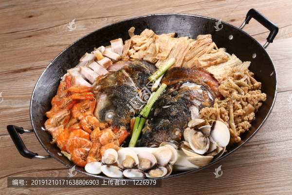 農(nóng)家香燜水庫大魚頭