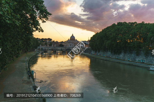 羅馬圣彼得大教堂黃昏夜景