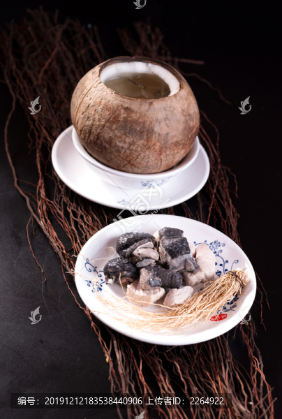 養(yǎng)肝草燉原只老椰子烏雞