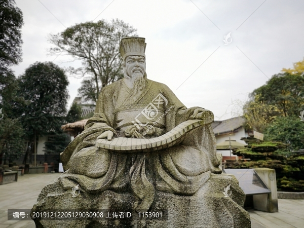 揚(yáng)雄塑像