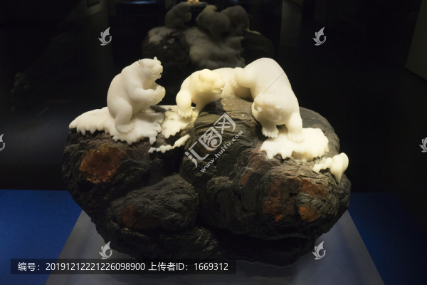 北極熊玉雕