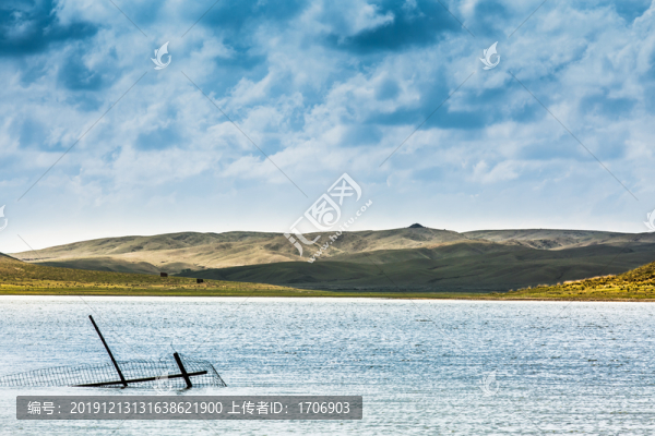 湖泊山丘
