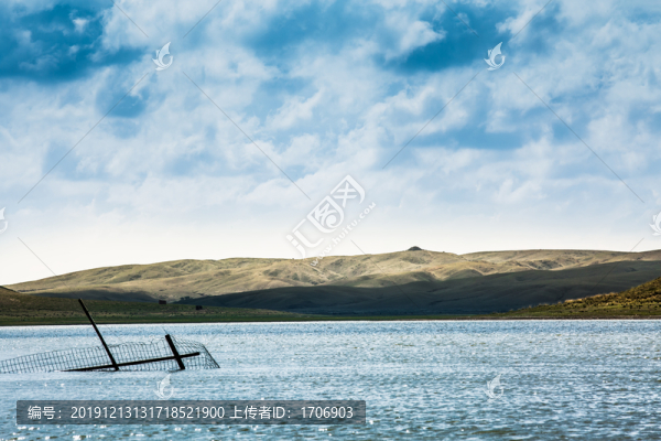 湖泊山丘
