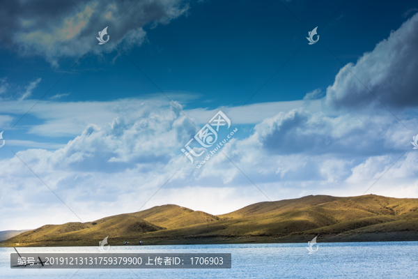 湖泊山丘