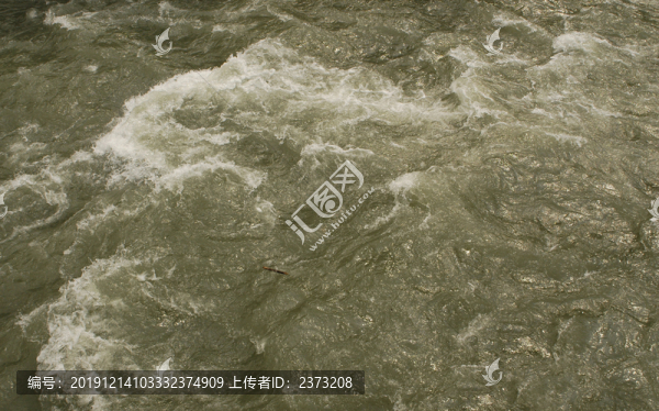 水流湍急特寫