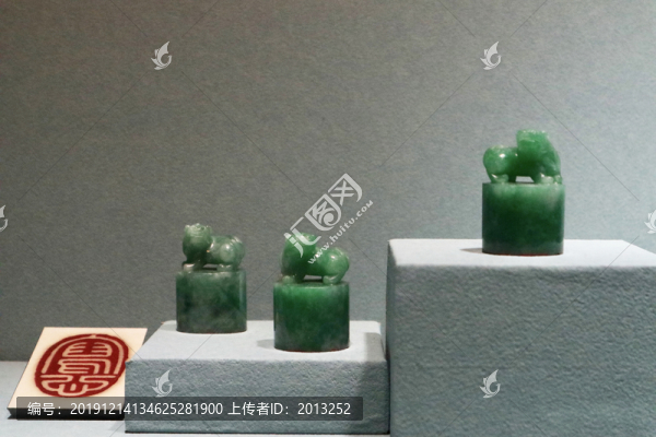 臺北故宮文物紫翡翠玉器雕件