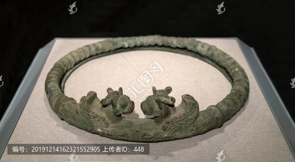 戰(zhàn)國(guó)青銅翼獸環(huán)
