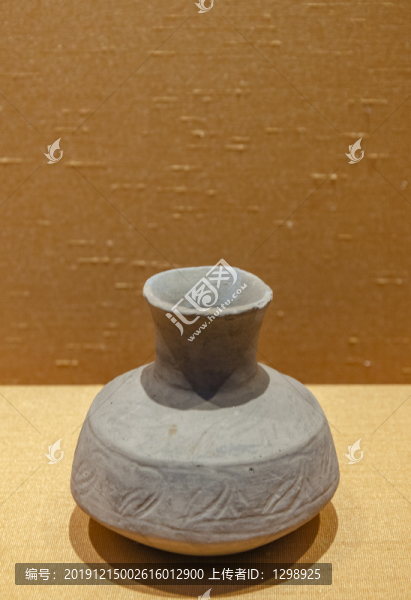 崧澤文化灰陶罐