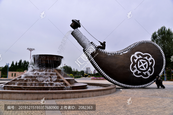 鄂爾多斯草原廣場(chǎng)水壺雕塑