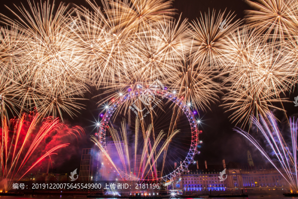 英國(guó)倫敦泰晤士河元旦跨年煙花