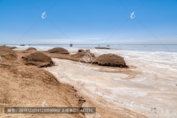 青海大柴旦水上雅丹