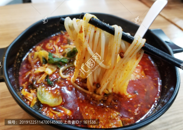 牛肉麻辣米線