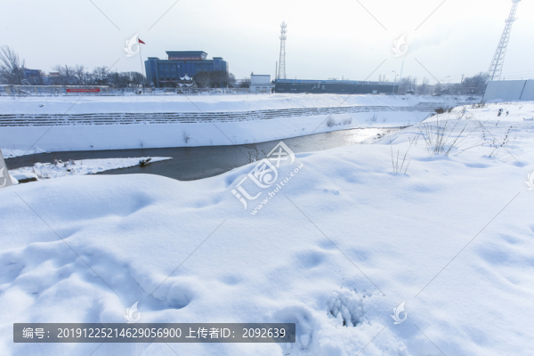 白雪皚皚