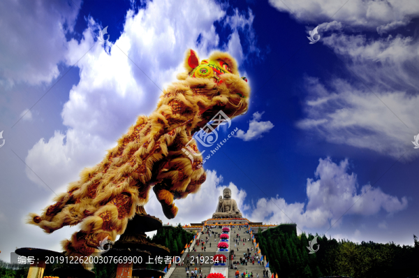 南山大佛下的獅舞