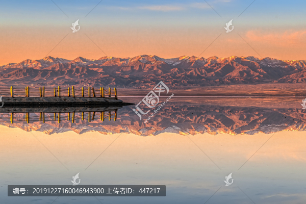 茶卡鹽湖日出