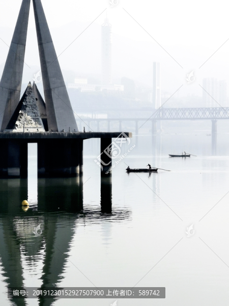 城市湖畔