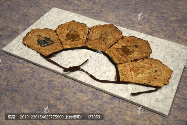 清代刺繡五葉佛冠