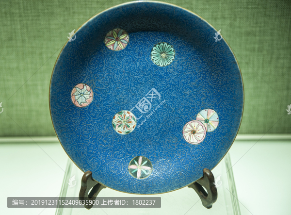 錦地團(tuán)花紋盤