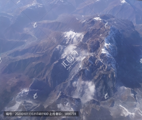 航拍川西雪山