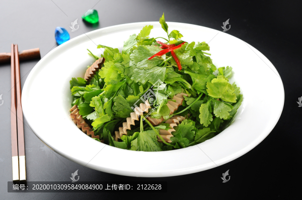 芹菜葉拌雞蛋干