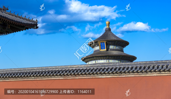 北京天壇祈年殿在藍(lán)天白云下