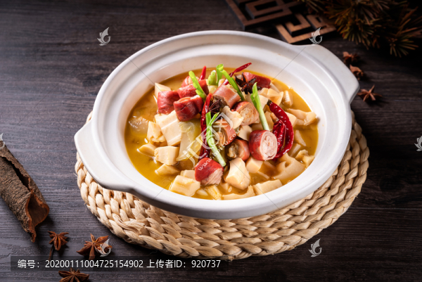 天目腸筍煲