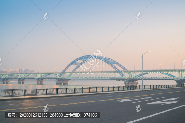 浙江杭州復(fù)興大橋和錢塘江風(fēng)光
