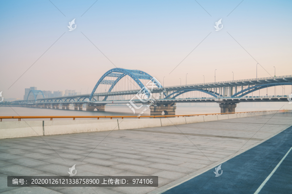 浙江杭州復(fù)興大橋和錢塘江風(fēng)光