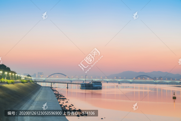 浙江杭州城市建筑和錢塘江風(fēng)光