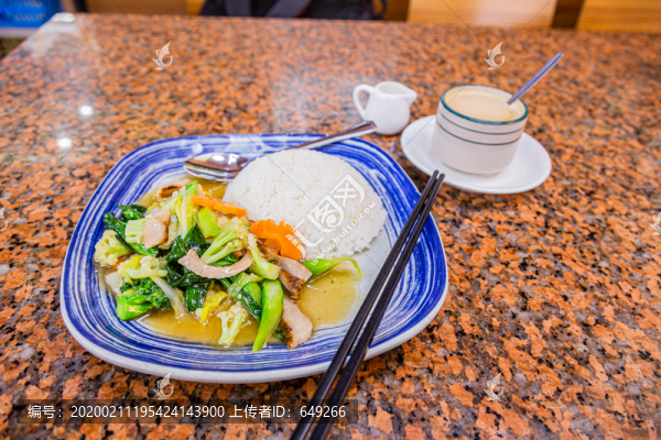 豬頸肉炒什菜飯