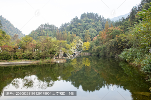 武當山逍遙谷湖景