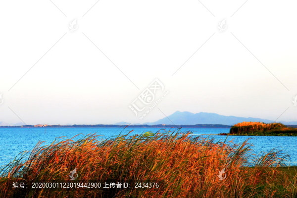 輕風(fēng)吹拂梁子湖