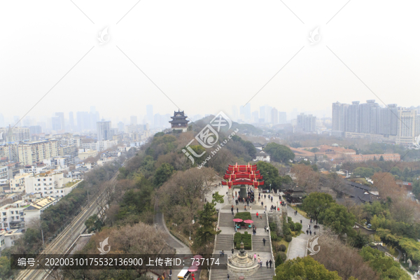 從黃鶴樓俯瞰蛇山