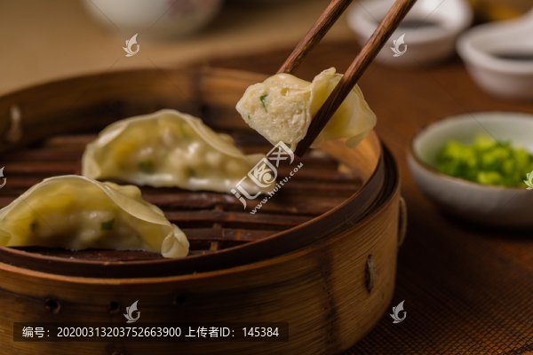 魚肉馬蹄蒸餃