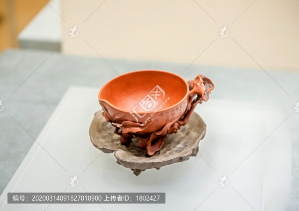 清代項(xiàng)圣思作紫砂桃形杯
